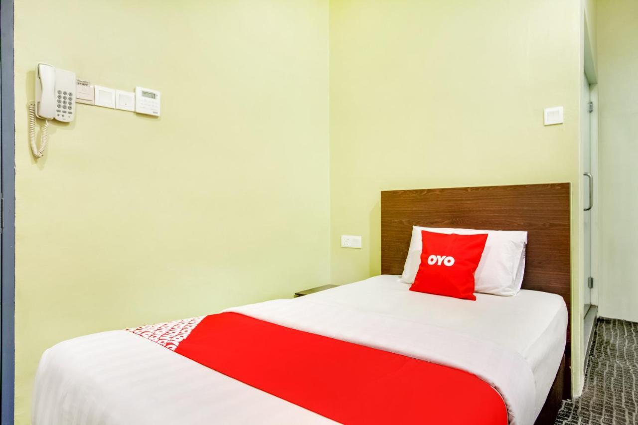 Oyo 89652 P Line Hotel Джохор Бахру Екстериор снимка